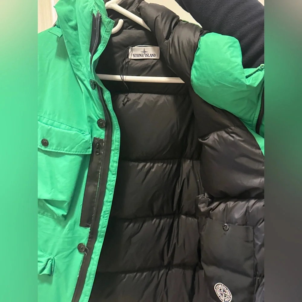 STONE ISLAND
Ripstop Gore-tex Tech Down Jacket In Green - Picture 4 of 8